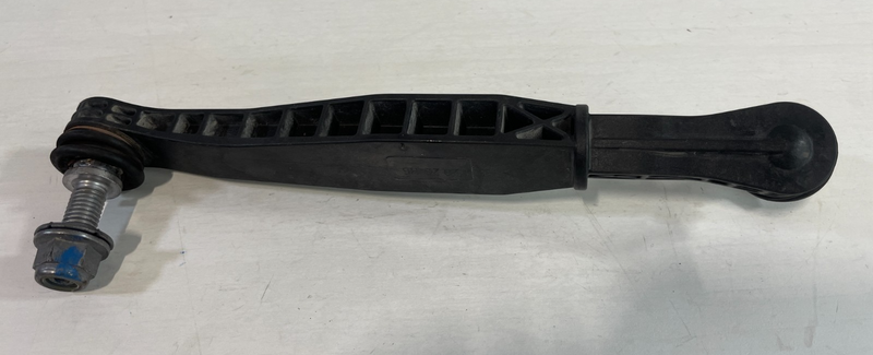 Load image into Gallery viewer, 20-26 CADILLAC CT5 FRONT LEFT SIDE ANTI ROLL STABILIZER SWAY BAR LINK # 104917
