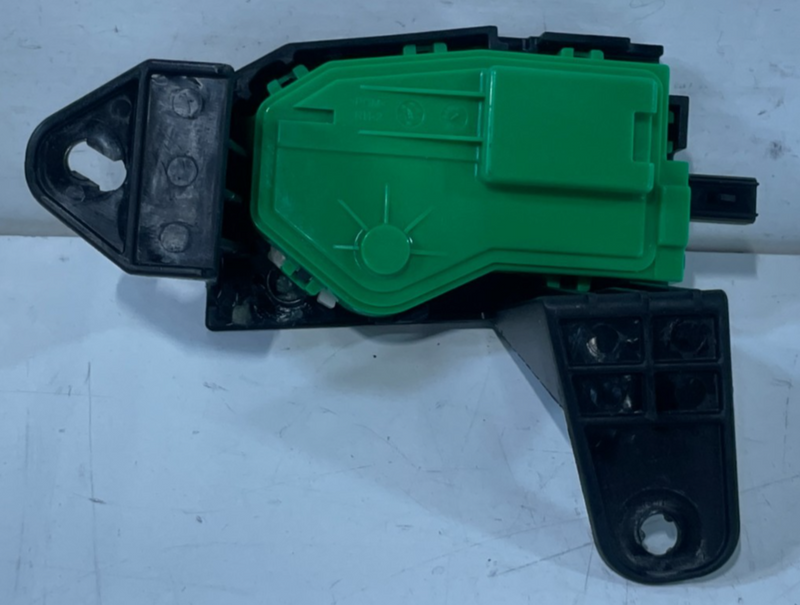 Load image into Gallery viewer, 2020-2022 HYUNDAI PALISADE FUEL GAS TANK DOOR LATCH LOCK ACTUATOR MODULE #103600
