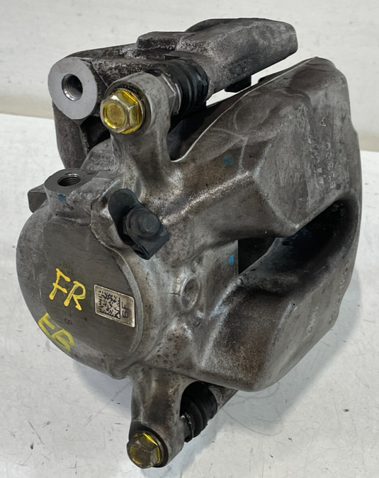 2019 - 2024 BMW 330i 330e FRONT RIGHT PASSENGER SIDE DISC BRAKE CALLIPER