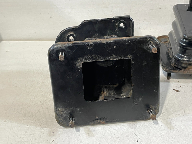 Load image into Gallery viewer, KIA STINGER REAR LH OR RH BUMPER REINFORCEMENT IMPACT BAR STAY BRACKET # 99615
