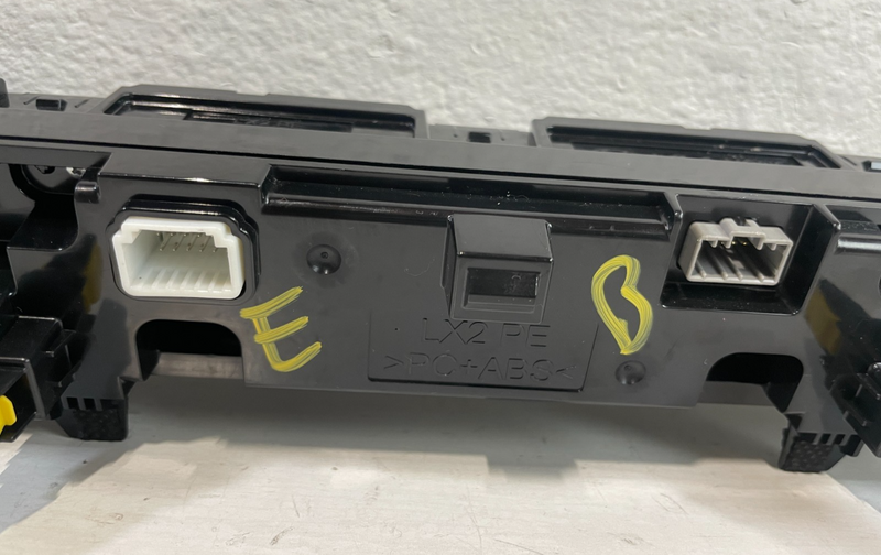Load image into Gallery viewer, 2023-2025 HYUNDAI PALISADE FRONT DASH MEDIA RADIO CONTROL SWITCH PANEL # 105128
