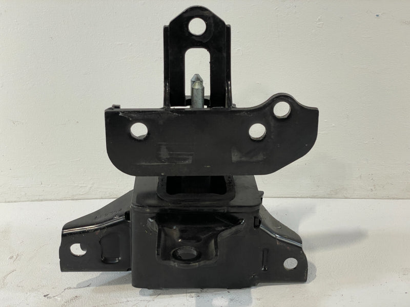 Load image into Gallery viewer, ⭐⭐ 2021-2023 HYUNDAI ELANTRA TRANSMISSION TRANS MOUNT BRACKET 21830-AA200 2.0L ⭐
