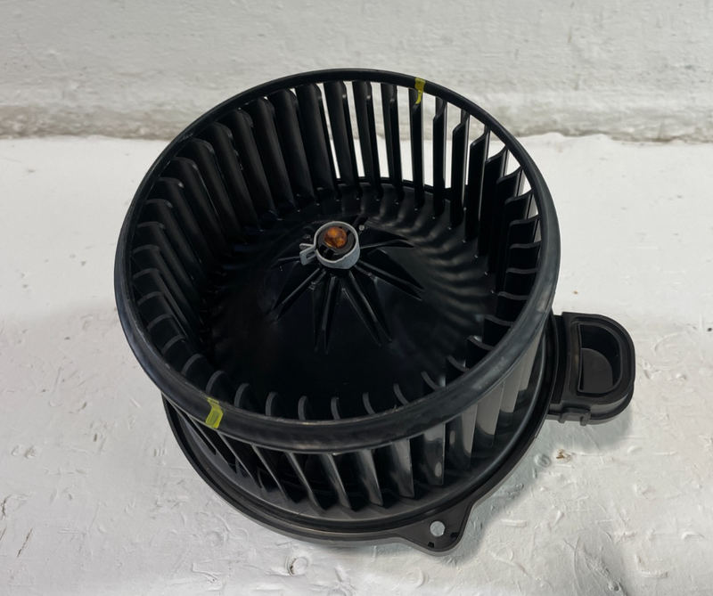 Load image into Gallery viewer, 2022-2025 HYUNDAI PALISADE FRONT DASH AC A/C HEATER BLOWER W/ FAN MOTOR # 105185
