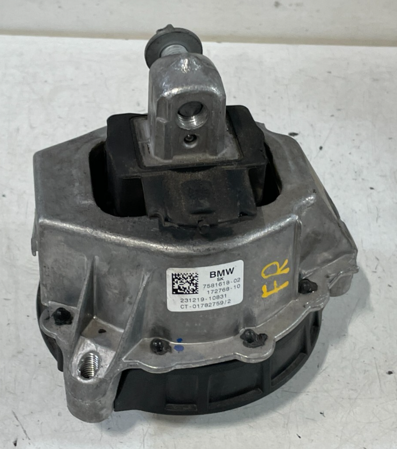 Load image into Gallery viewer, 2019-2024 BMW 330i 430i FRONT RIGHT ENGINE MOTOR SUPPORT MOUNT BRACKET # 98345
