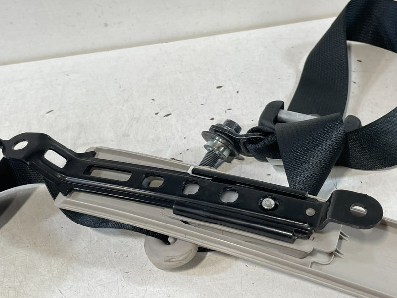 Load image into Gallery viewer, 2016 - 2021 HONDA CIVIC FRONT RIGHT PASSENGER SIDE SEAT BELT RETRACTOR # 99520
