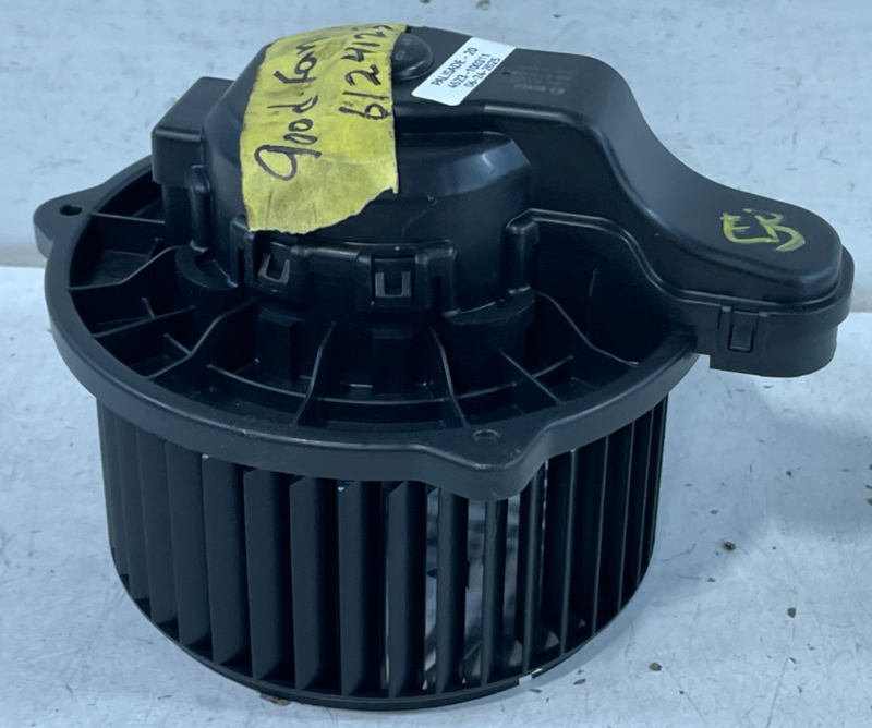 Load image into Gallery viewer, 2020-2022 HYUNDAI PALISADE FRONT DASH AC A/C HEATER BLOWER W/ FAN MOTOR # 102199
