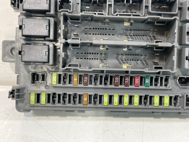 Load image into Gallery viewer, 2017-2018 ACURA MDX RIGHT SIDE UNDER DASH FUSE RELAY CABIN JUNCTION BOX # 102758
