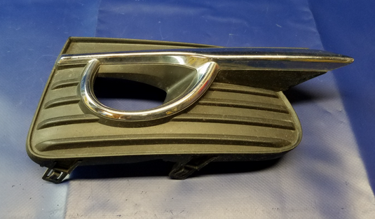 14-18 INFINITI Q50 FRONT RIGHT SIDE FOG LIGHT LAMP CHROME BEZEL W/O SPORT