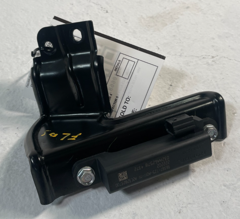 Load image into Gallery viewer, 2023-2025 ACURA INTEGRA LEFT KEY LESS ENTRY ANTENNA RECEIVER MODULE # 106682
