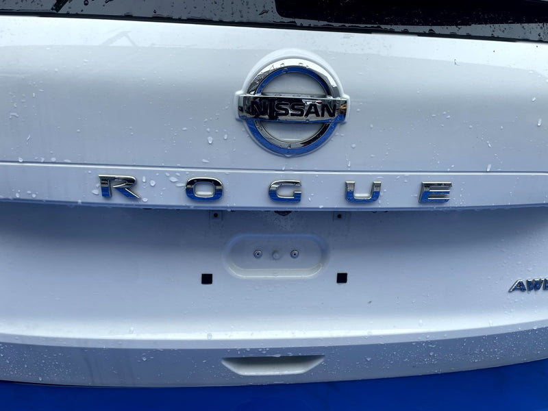 Load image into Gallery viewer, NISSAN ROGUE REAR TRUNK TAILGATE DECKLID HATCH ASSY WHITE (QAK) 21-22 # 106883
