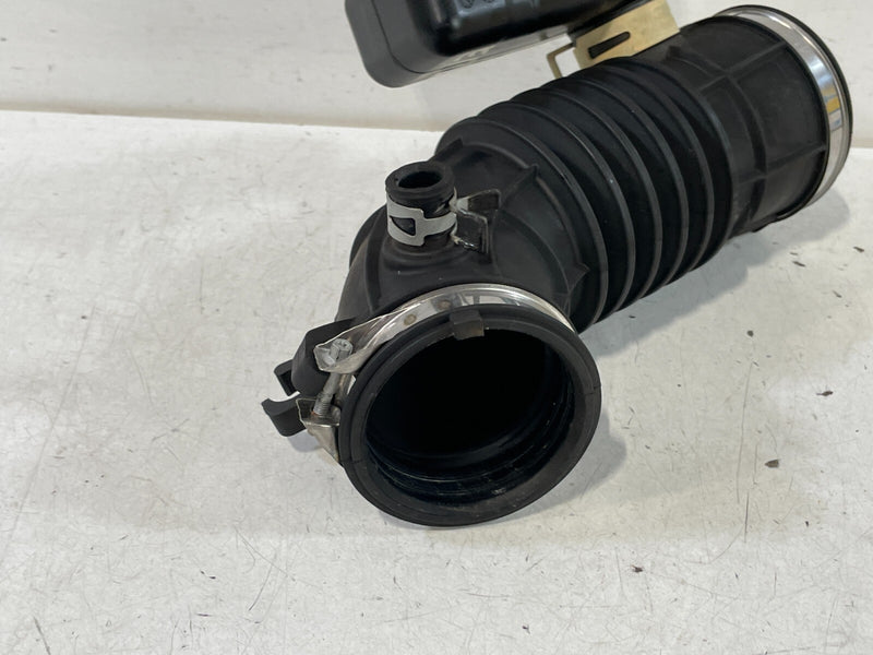 Load image into Gallery viewer, 22-25 HONDA CIVIC SPORT ENGINE AIR CLEANER INTAKE DUCT TUBE HOSE PIPE 2.0L 98559
