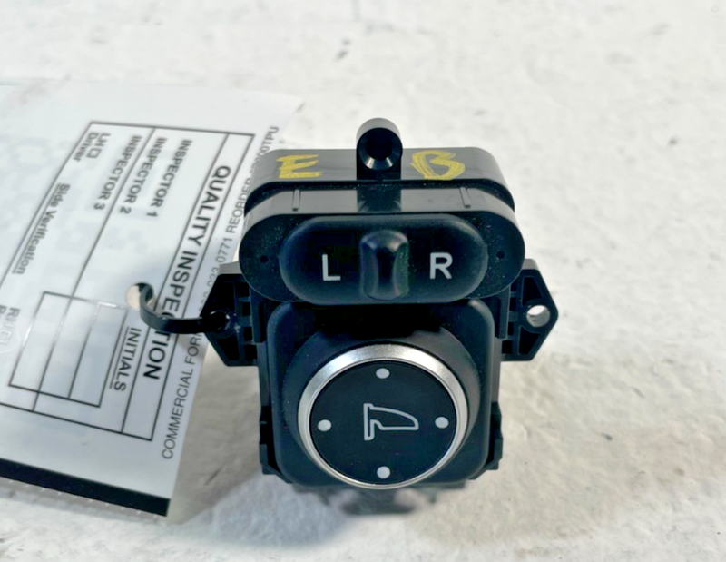 Load image into Gallery viewer, 2023-2025 ACURA INTEGRA FRONT LEFT SIDE DOOR MIRROR ADJUSTMENT SWITCH # 106683
