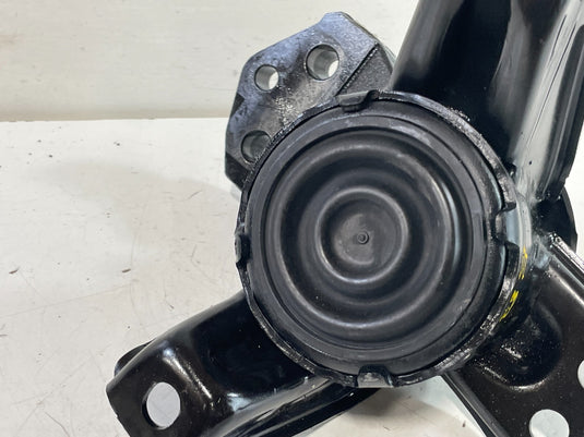 2020-2025 HYUNDAI PALISADE FRONT RIGHT SIDE ENGINE MOUNT SUPPORT BRACKET