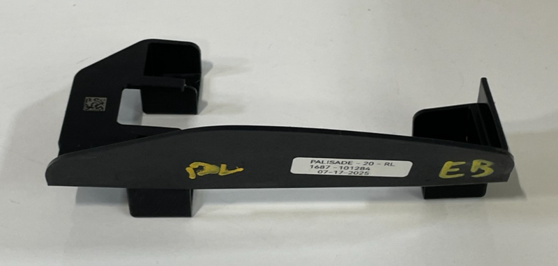 Load image into Gallery viewer, 20-22 HYUNDAI PALISADE REAR LEFT BLIND SPOT RADAR SENSOR MODULE BRACKET # 101284
