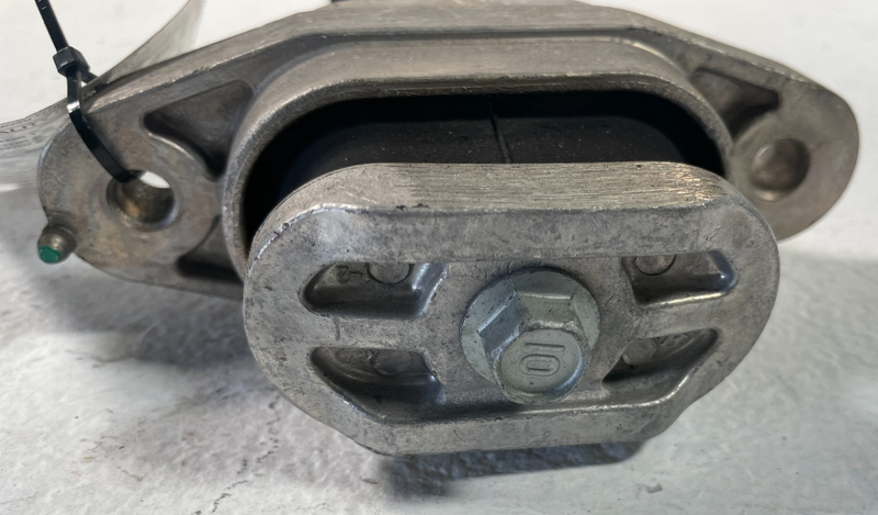 Load image into Gallery viewer, 22-25 HYUNDAI TUCSON SANTA CRUZ ENGINE MOTOR MOUNT TORQUE ARM ROLL ROD # 106004

