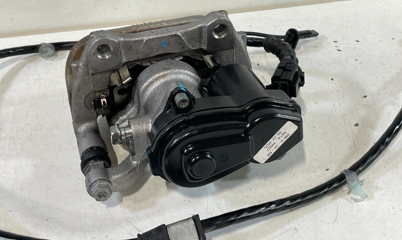 Load image into Gallery viewer, 23 - 26 Honda HR-V REAR RIGHT PASSENGER DISC BRAKE CALIPER W/ ABS SENSOR # 99027
