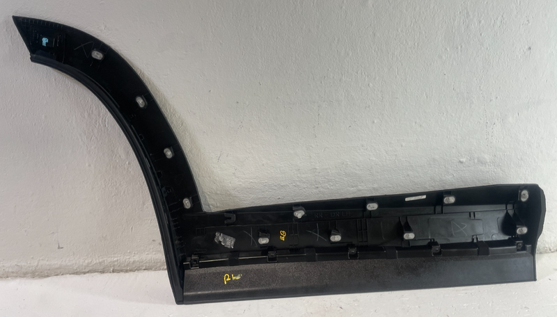 Load image into Gallery viewer, 22-24 HYUNDAI TUCSON REAR LEFT DOOR LOWER WHEEL ARCH FLARE MOLDING # 104865
