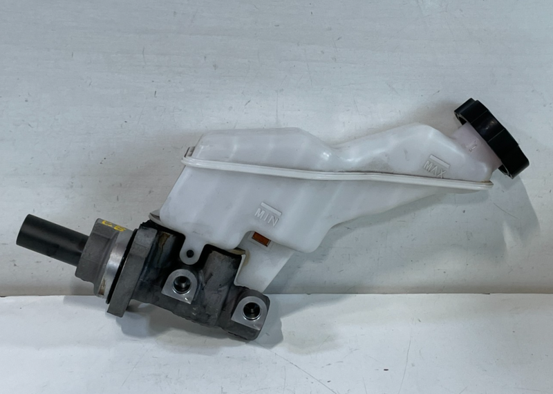 Load image into Gallery viewer, 2020 - 2025 HYUNDAI PALISADE BRAKE BOOSTER MASTER CYLINDER W/ RESERVOIR # 102251
