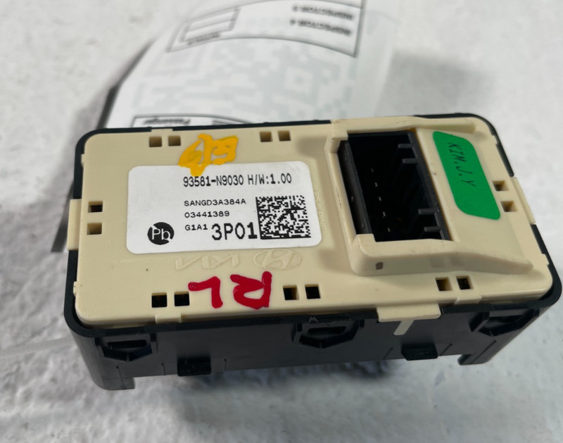 Load image into Gallery viewer, 2025 HYUNDAI TUCSON REAR LEFT DRIVER SIDE WINDOW CONTROL SWITCH # 105901
