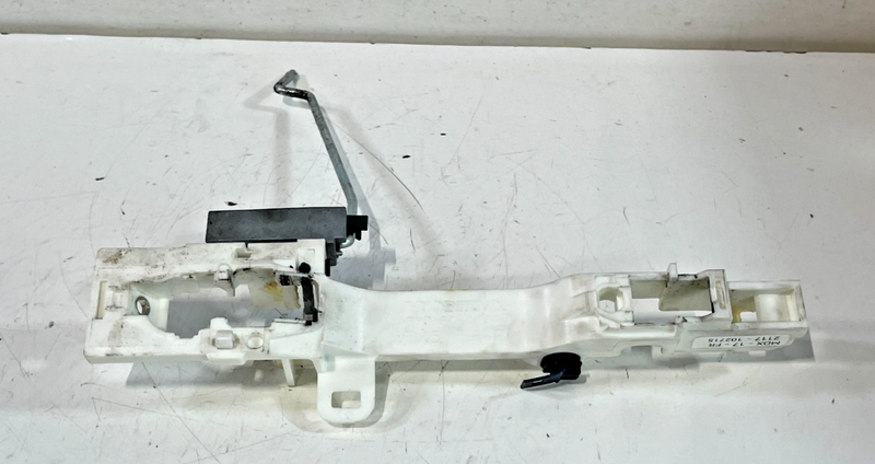 Load image into Gallery viewer, 2014-2020 ACURA MDX FRONT RIGHT SIDE EXTERIOR DOOR HANDLE BASE BRACKET # 102715
