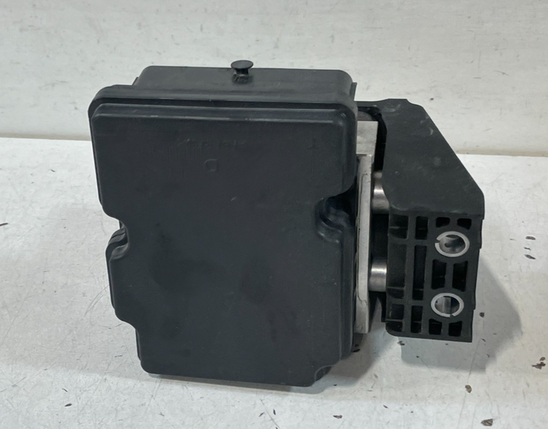Load image into Gallery viewer, 2020-2022 HYUNDAI PALISADE ANTI LOCK ABS BRAKE PUMP CONTROL MODULE UNIT # 100238
