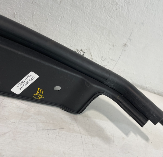 19-23 GENESIS G70 FRONT RIGHT PASSENGER SIDE HOOD BONNET SEAL STRIP COVER 104271