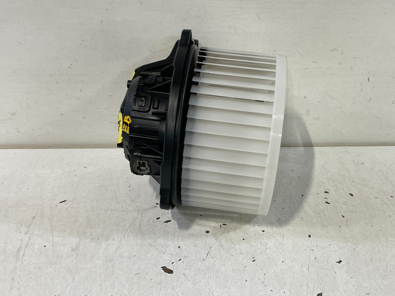 Load image into Gallery viewer, 2018 - 2023 KIA STINGER K900 AC A/C HEATER BLOWER W/ FAN MOTOR # 99701
