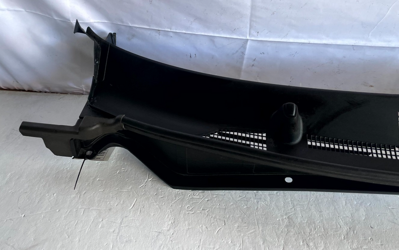 Load image into Gallery viewer, 2023-2025 KIA SPORTAGE FRONT WINDSHIELD COWL PANEL VENT GRILLE COVER # 106661
