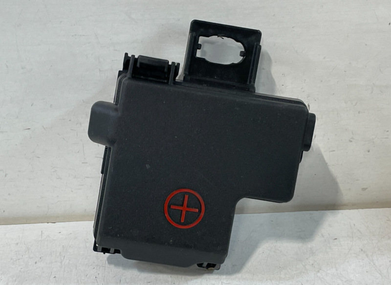 Load image into Gallery viewer, 2022-2023 KIA STINGER POSITIVE BATTERY FUSE TERMINAL COVER FUSIBLE LINK # 99636
