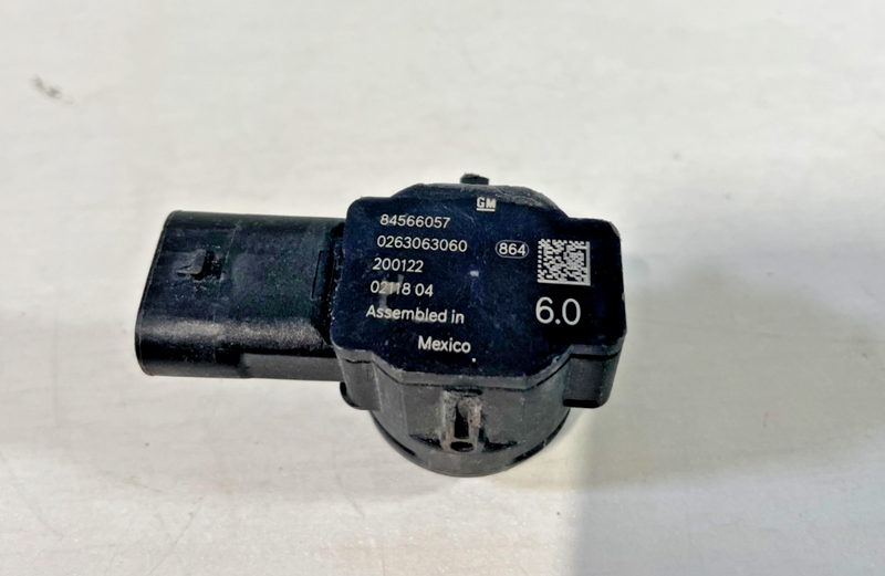 Load image into Gallery viewer, 2019 - 2024 CADILLAC XT4 CT4 CT6 BUMPER PDC PARKING SENSOR AID ASSIST # 104975

