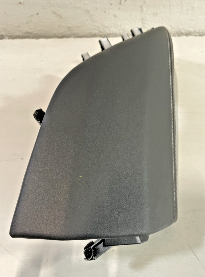 Load image into Gallery viewer, 2022-2023 GENESIS G70 FRONT RIGHT CENTRE CONSOLE SIDE TRIM PANEL COVER # 104295
