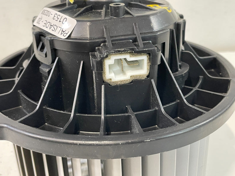 Load image into Gallery viewer, 20-22 HYUNDAI PALISADE REAR HVAC AC HEATER BLOWER W/FAN MOTOR 97945-S800 #102308
