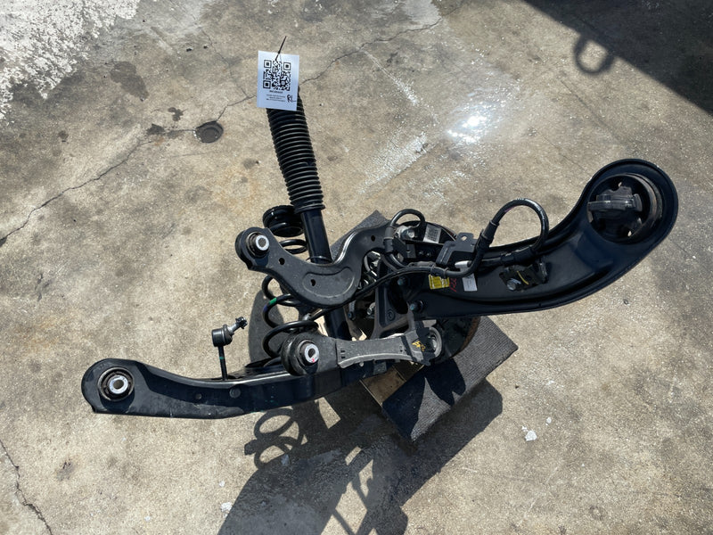 Load image into Gallery viewer, 23-25 KIA SPORTAGE FWD REAR LEFT DRIVER SIDE SUSPENSION KNEE ASSEMBLY # 106668

