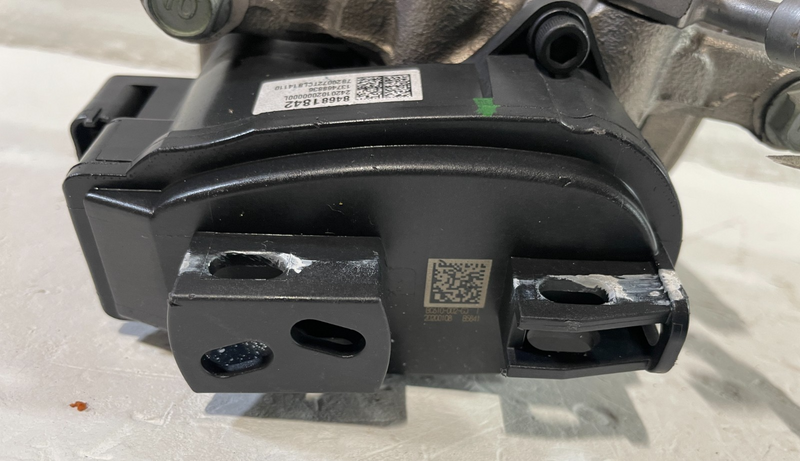 Load image into Gallery viewer, 2020 - 2025 CADILLAC CT5 REAR LEFT DRIVER SIDE DISC BRAKE CALIPER # 104993
