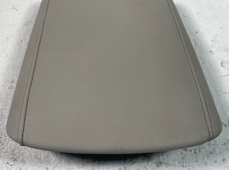 Load image into Gallery viewer, 2025 HYUNDAI TUCSON LIMITED CENTER CONSOLE ARM REST ARMREST LID COVER #105961
