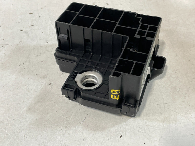 Load image into Gallery viewer, 2022-2023 KIA STINGER POSITIVE BATTERY FUSE TERMINAL COVER FUSIBLE LINK # 99636
