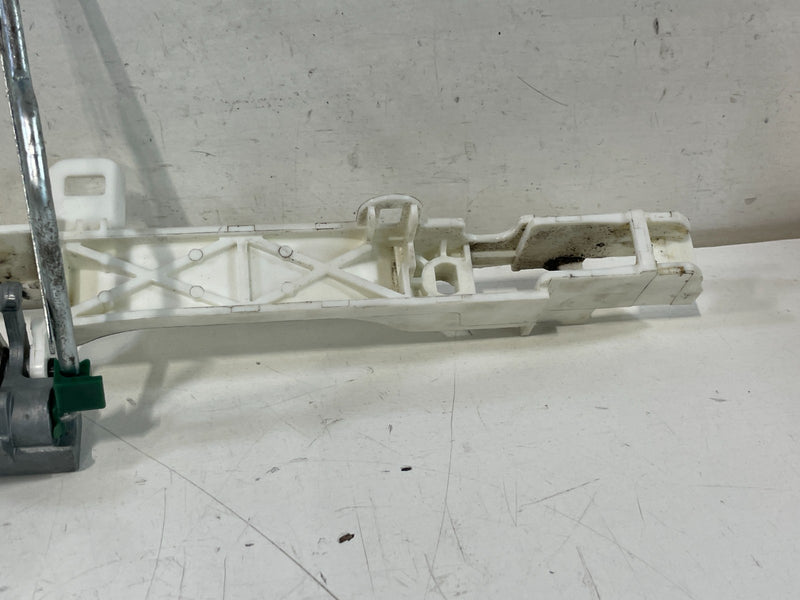 Load image into Gallery viewer, 2014-2020 ACURA MDX REAR RIGHT SIDE EXTERIOR DOOR HANDLE BASE BRACKET # 102727
