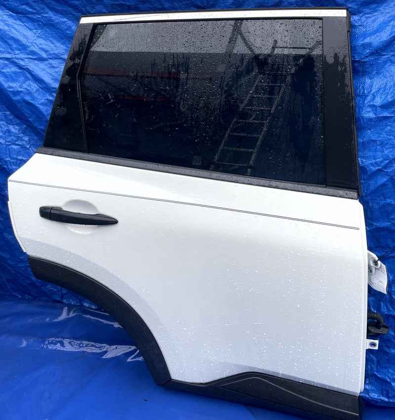 Load image into Gallery viewer, NISSAN ROGUE REAR RIGHT PASSENGER SIDE DOOR ASSEMBLY WHITE (QAK) 21-25 # 106879
