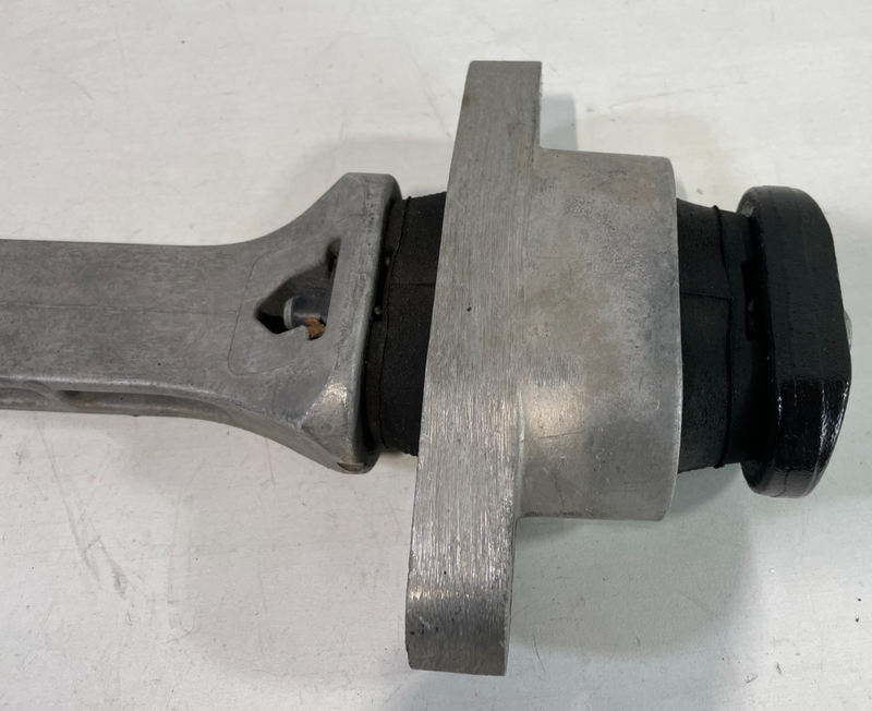 Load image into Gallery viewer, 19-25 HYUNDAI PALISADE SANTA FE ENGINE MOTOR MOUNT TORQUE ARM ROLL ROD # 104724
