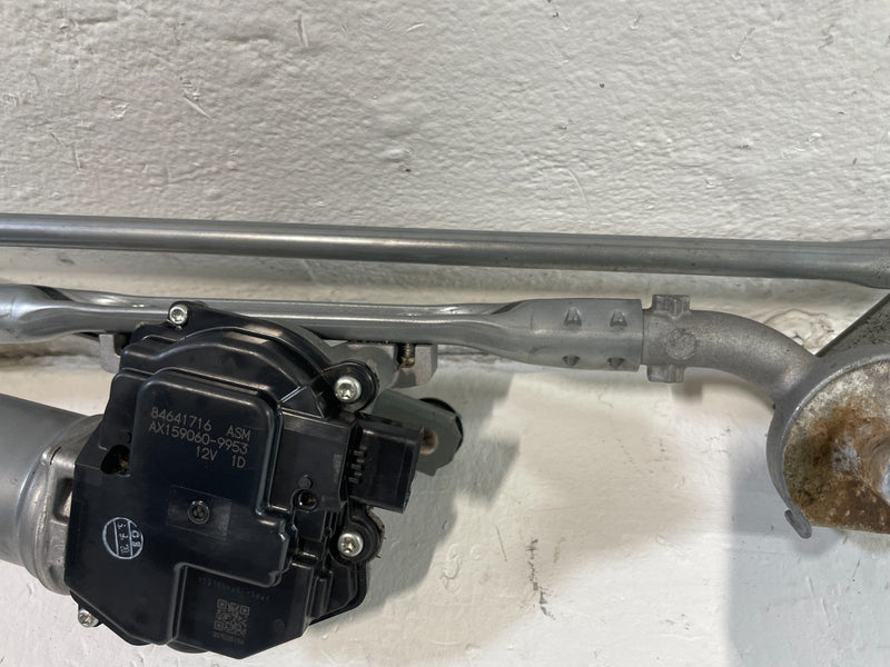 Load image into Gallery viewer, 20-26 CADILLAC CT5 FRONT WINDSHIELD WIPER TRANSMISSION LINKAGE W/ MOTOR # 105021
