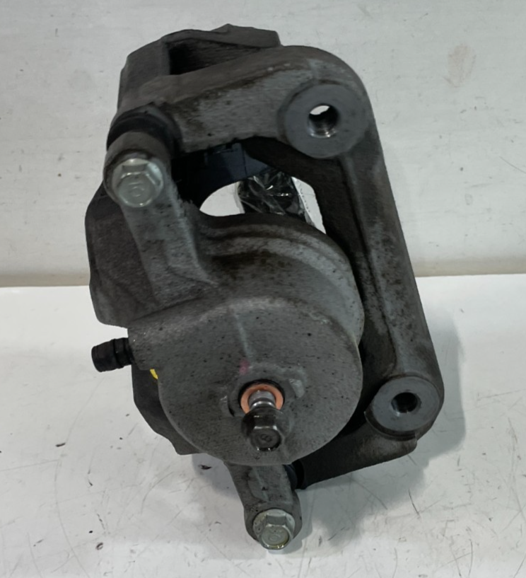 Load image into Gallery viewer, 2019-2020 HYUNDAI SANTA FE FRONT RIGHT DISC BRAKE CALIPER W/O BRAKE PADS #102967
