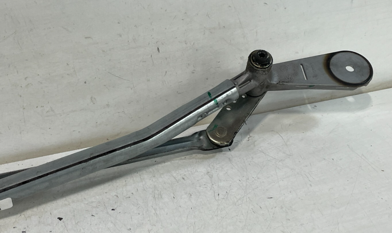 Load image into Gallery viewer, 19-24 BMW 330i 330e FRONT WINDSHIELD WIPER TRANSMISSION LINKAGE W/ MOTOR # 98489
