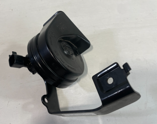 20-26 CADILLAC CT5 CT4 FRONT RIGHT LOW NOTE TONE HORN SIGNAL W/ BRACKET