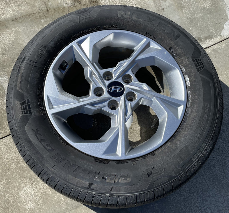 Load image into Gallery viewer, HYUNDAI TUCSON 17x7 5 SPOKE ALLOY WHEEL W/TIRE (ONLY#1) 2022-2024 # ML7-WH1333
