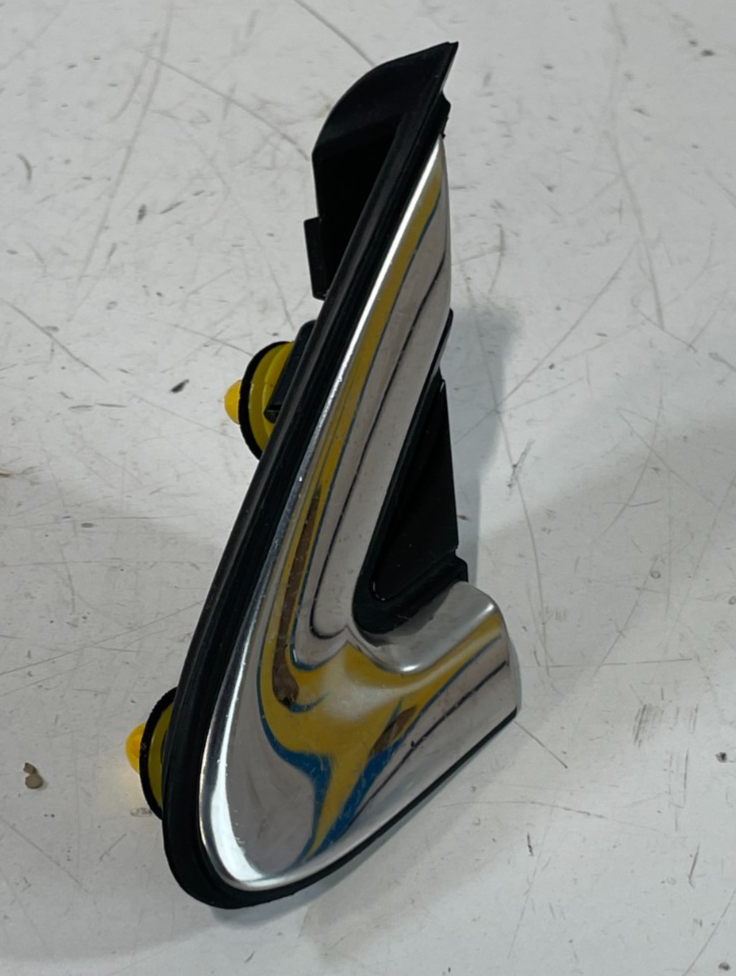 Load image into Gallery viewer, 19-23 HYUNDAI SANTA FE FRONT LEFT DRIVER FENDER UPPER CORNER MOLDING # 102885
