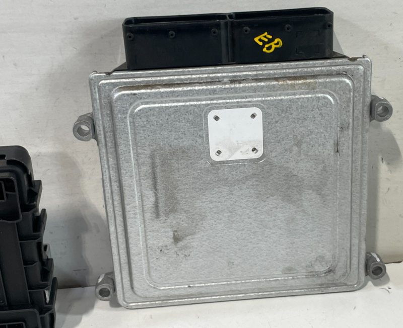 Load image into Gallery viewer, 23-24 HYUNDAI PALISADE ENGINE &amp; BODY CONTROL MODULE ECM BCM W/ KEY FOB # 104074
