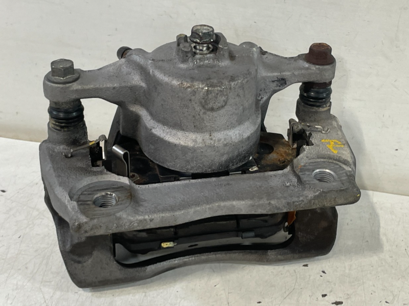 Load image into Gallery viewer, 2023 - 2026 HONDA HR-V FRONT LEFT SIDE BRAKE CALIPER W/O BRAKE PADS # 100722
