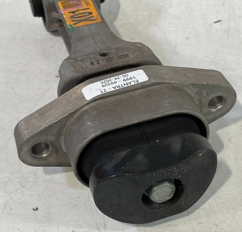 Load image into Gallery viewer, HYUNDAI ELANTRA KONA VELOSTER ENGINE MOTOR MOUNT TORQUE ARM ROLL ROD 2.0L #99329

