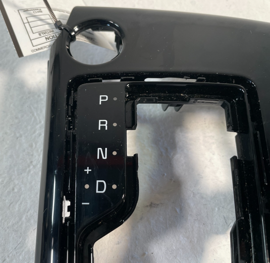 23-25 KIA SPORTAGE CONSOLE SHIFT SHIFTER INDICATOR BEZEL COVER PANEL 2.5L 106603