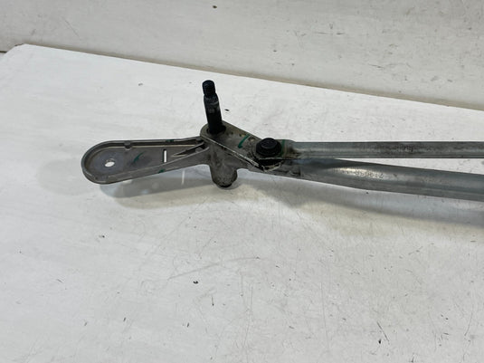 19-24 BMW 330i 330e FRONT WINDSHIELD WIPER TRANSMISSION LINKAGE W/ MOTOR